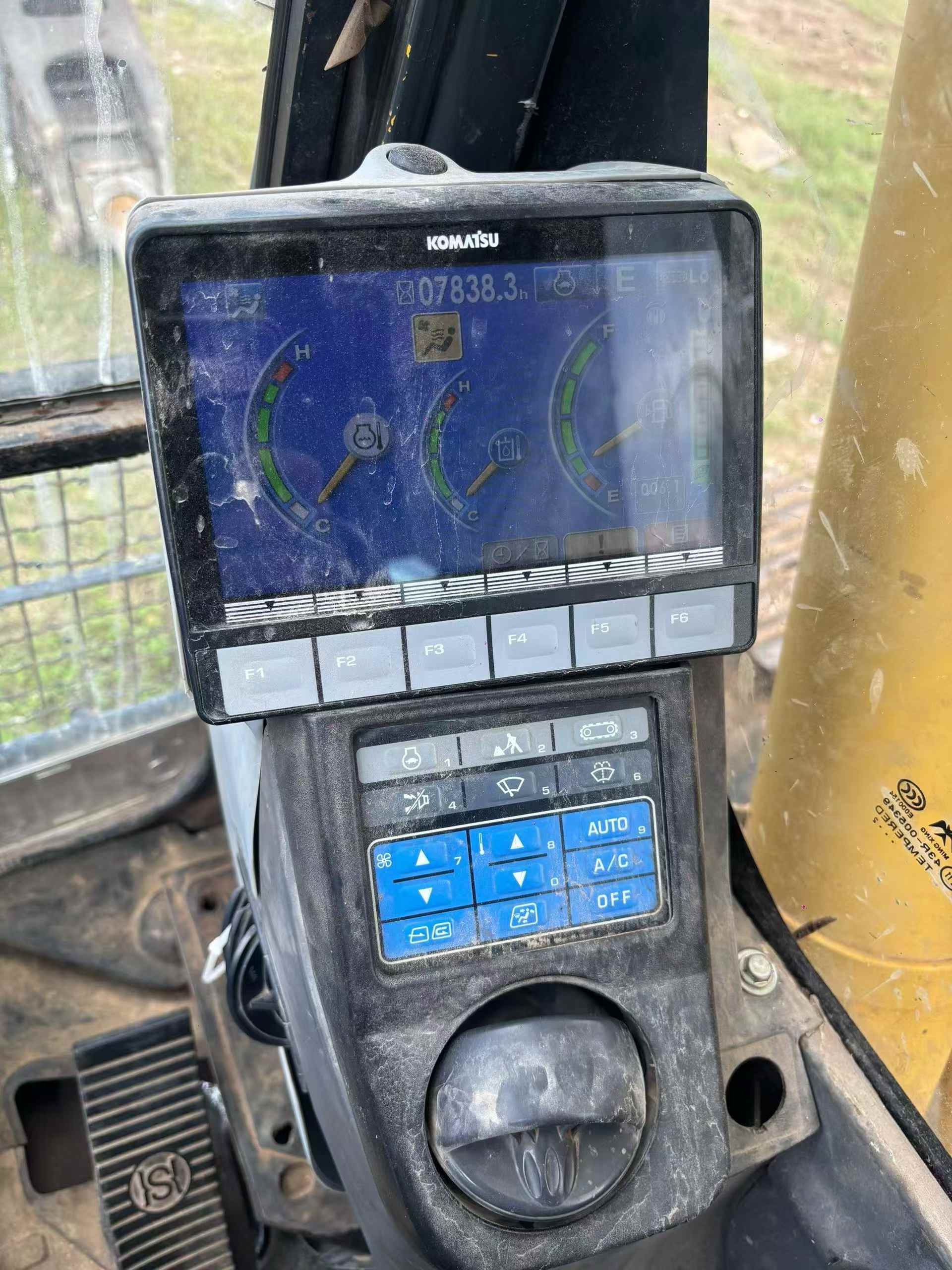 Buy Komatsu PC200 Used Excavator / 8