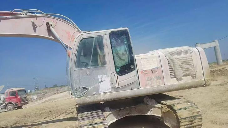 Buy Hitachi EX200 Used Excavator / 1