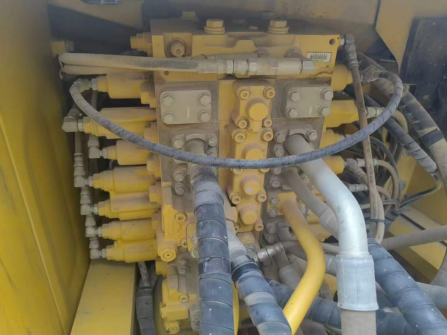 Buy Komatsu PC220-8M0 Used Excavator / 6