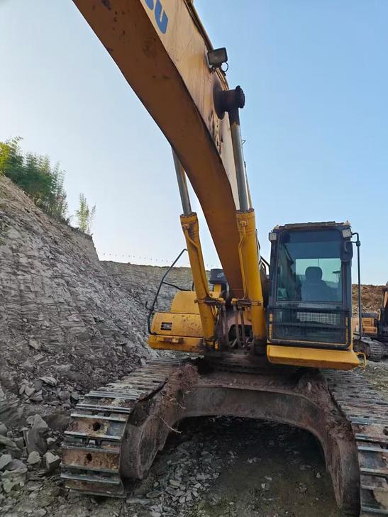 Buy Komatsu PC460LC-8 Used Excavator / 1