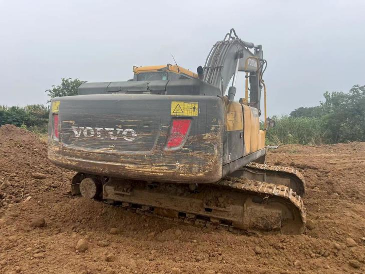 Buy Volvo EC210D Used Excavator / 1