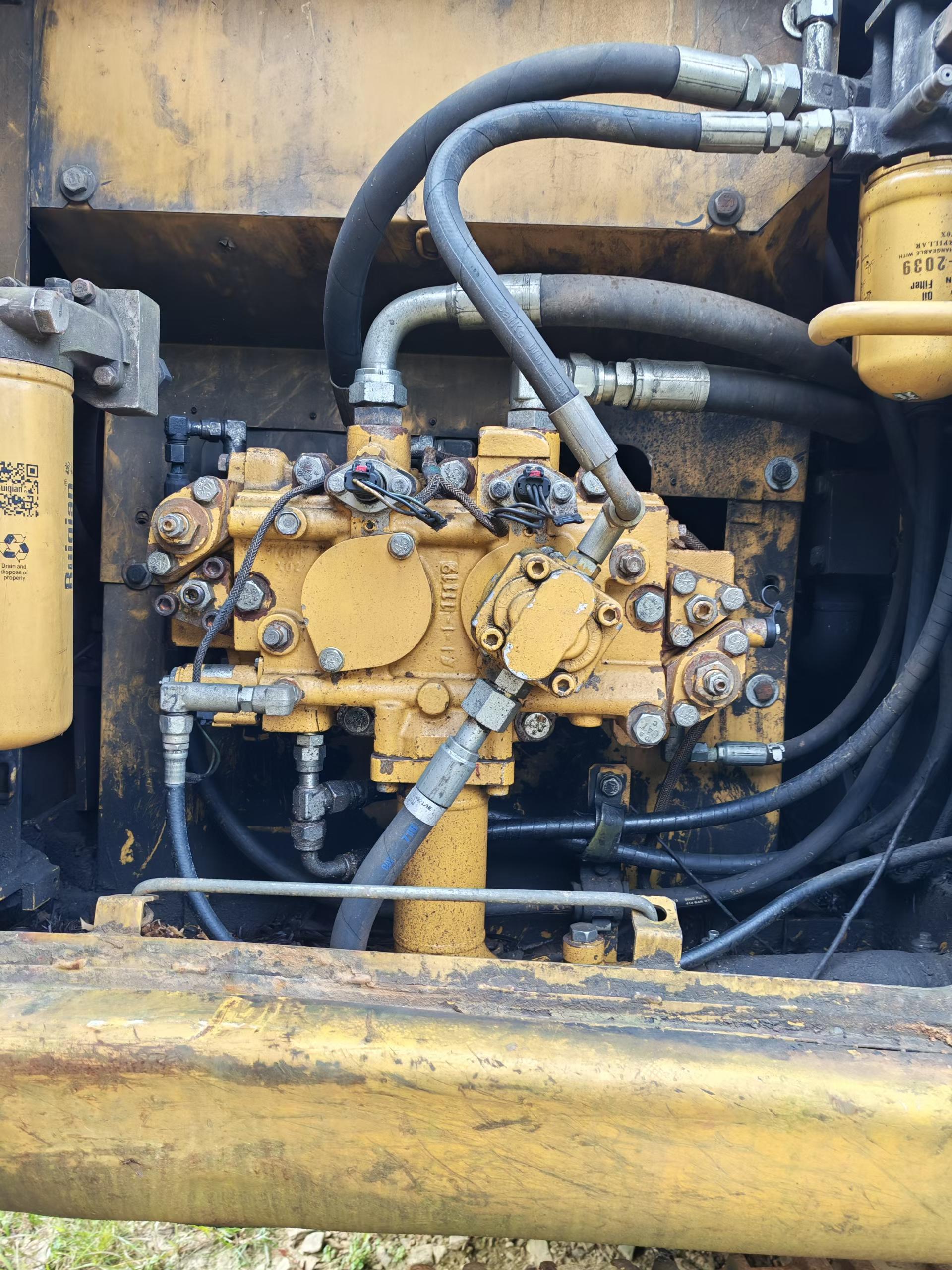 شراء حفارة Caterpillar M318 مستعملة / 2