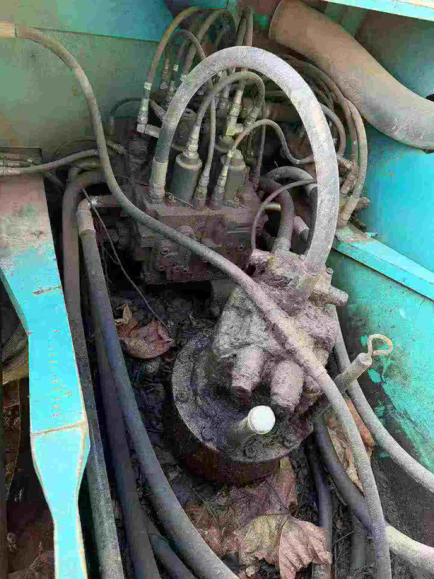 Buy Kobelco SK200 Used Excavator / 6