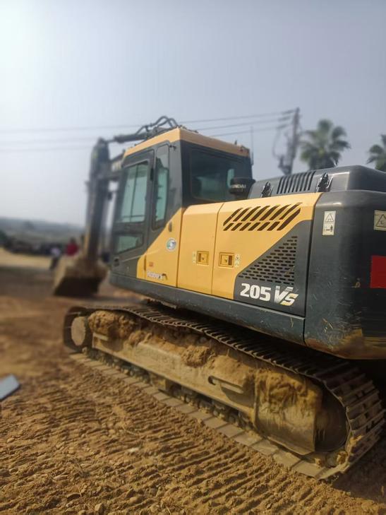 Buy Hyundai R205VS Used Excavator / 1