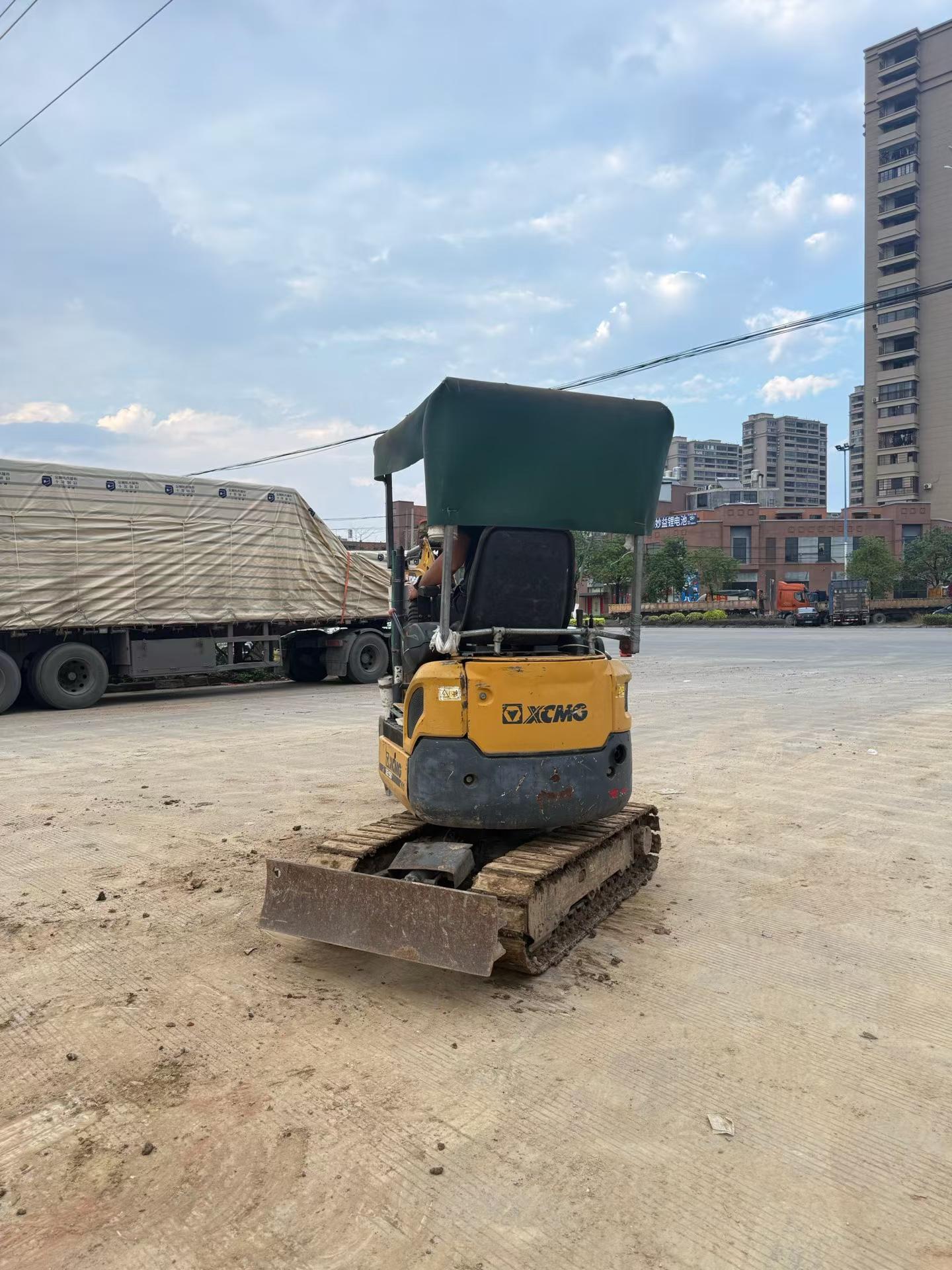 Buy XCMG XE15 Used Excavator / 2
