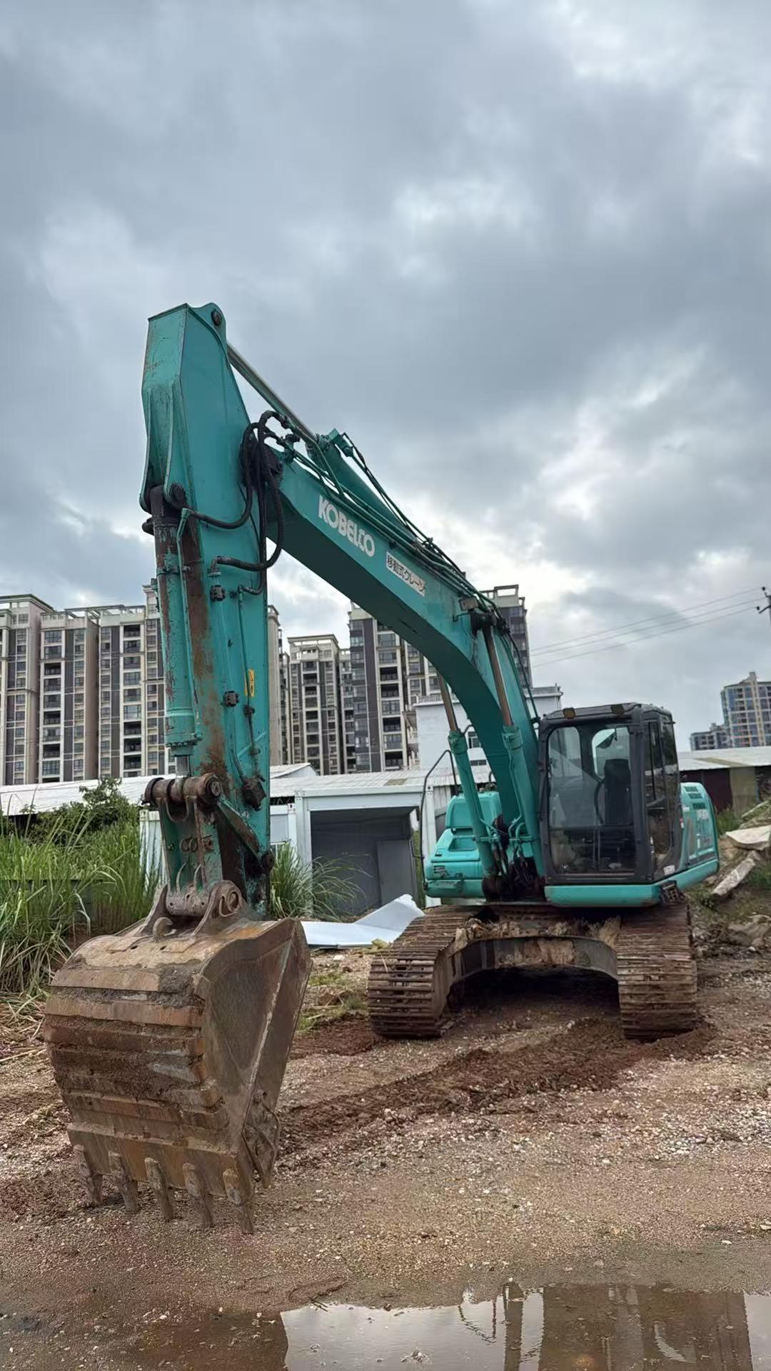Buy Kobelco SK200-2 Used Excavator / 5