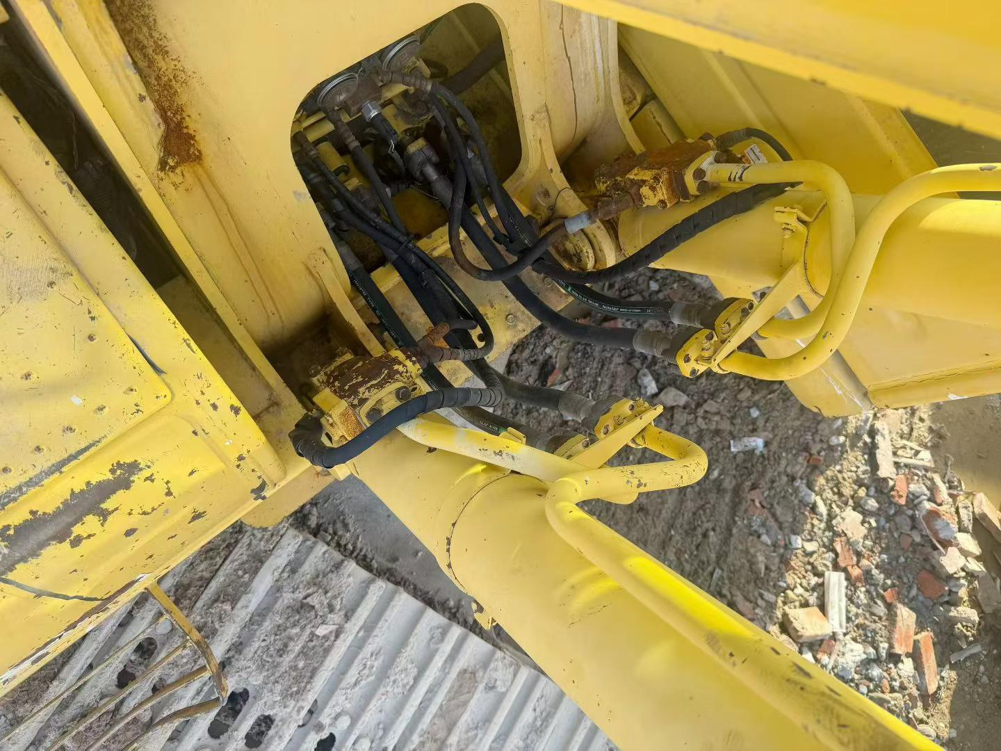 Buy Komatsu PC200-8 Used Excavator / 5