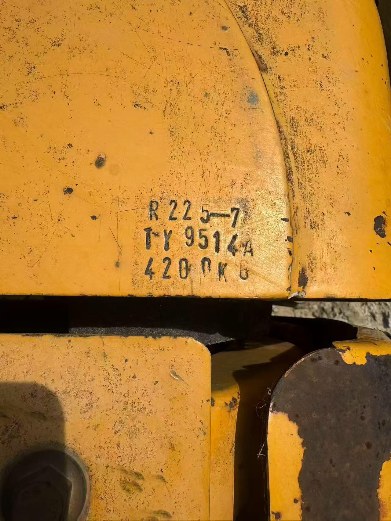 Buy Hyundai R225-7 Used Excavator / 4