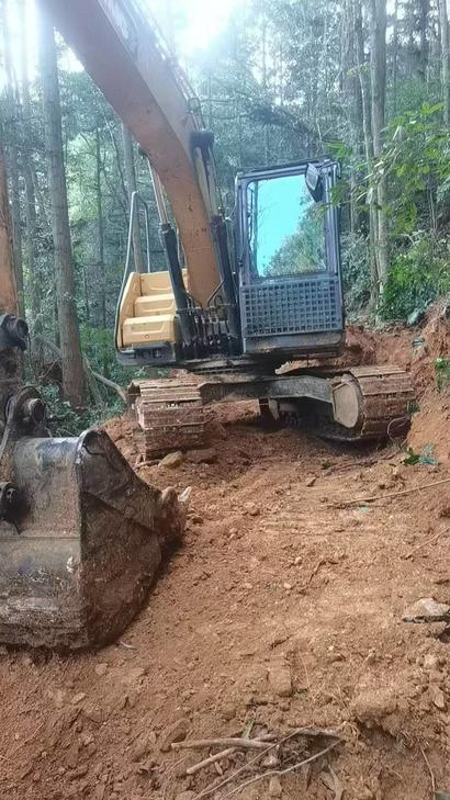 Buy XCMG XE135B Used Excavator / 1