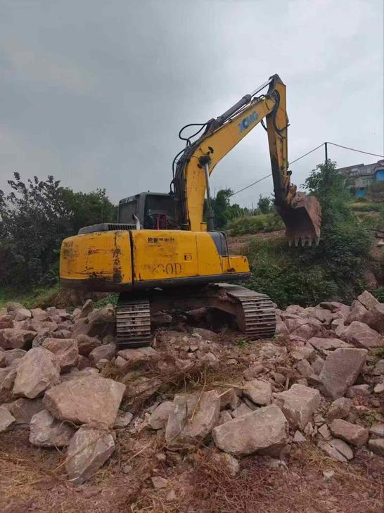 Buy XCMG XE135B Used Excavator / 1