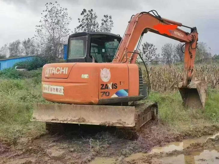 Buy Hitachi EX70 Used Excavator / 1