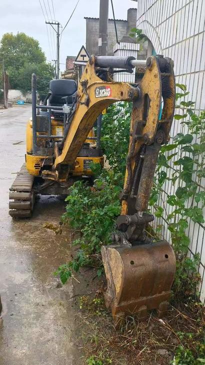 Buy XCMG XE15 Used Excavator / 1