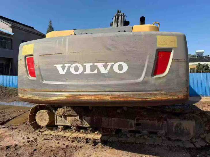 Buy Volvo L220E Used Excavator / 1