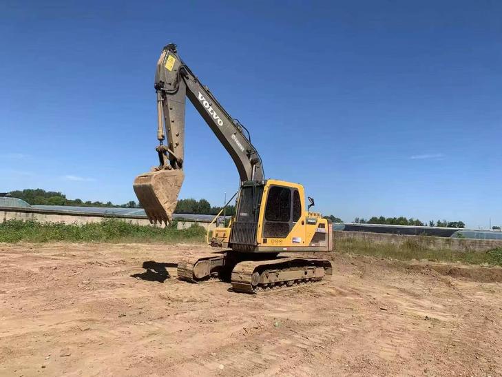 Buy Volvo EC140D Used Excavator / 1