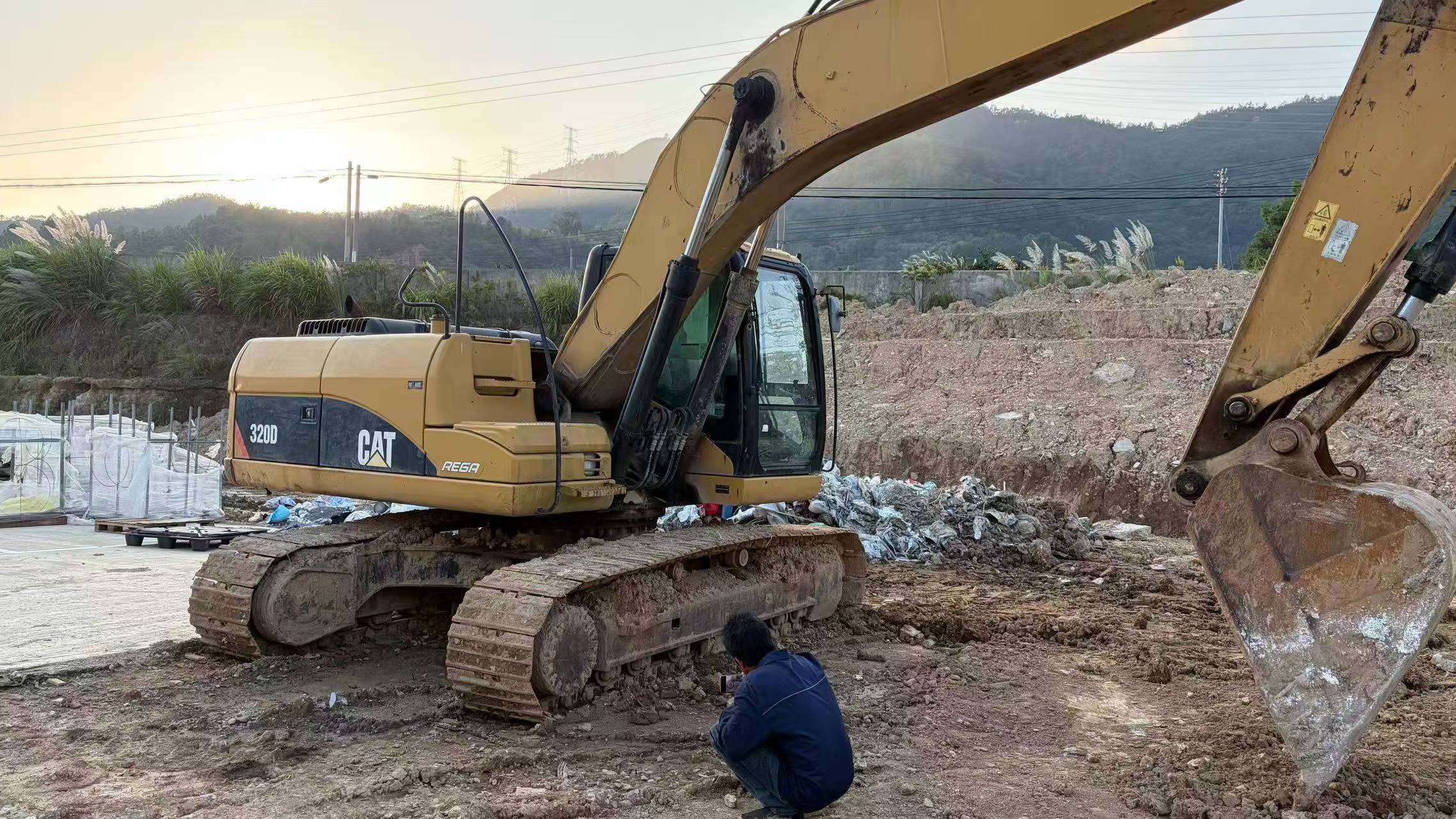 Buy Caterpillar 320D Used Excavator / 2