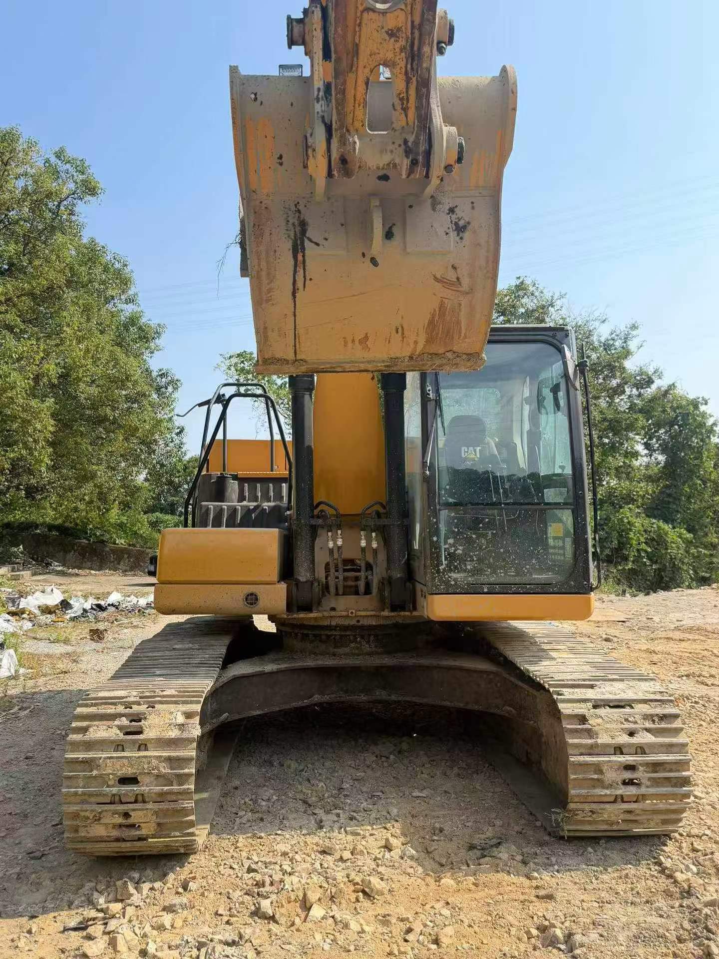 شراء حفارة Caterpillar 320A مستعملة / 9