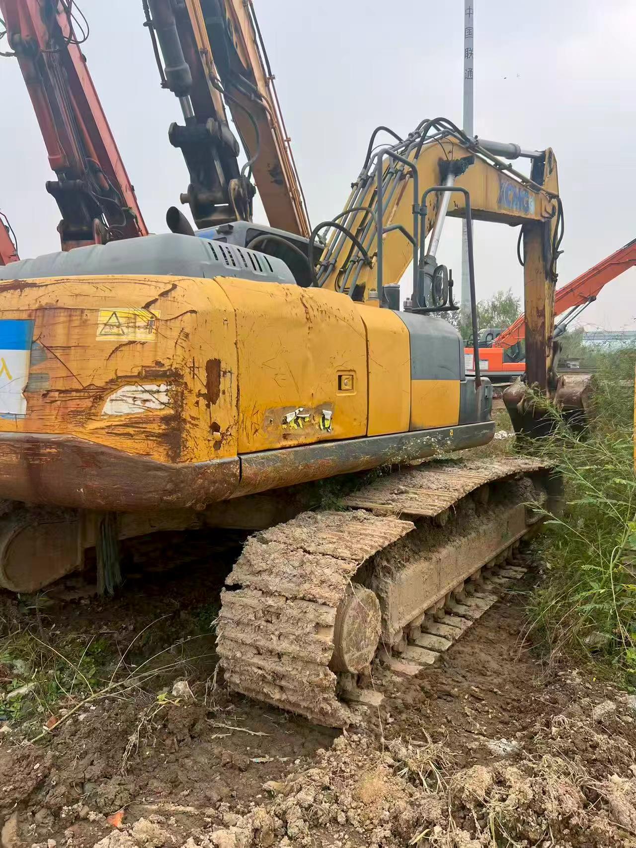 Buy XCMG XE270DK Used Excavator / 4