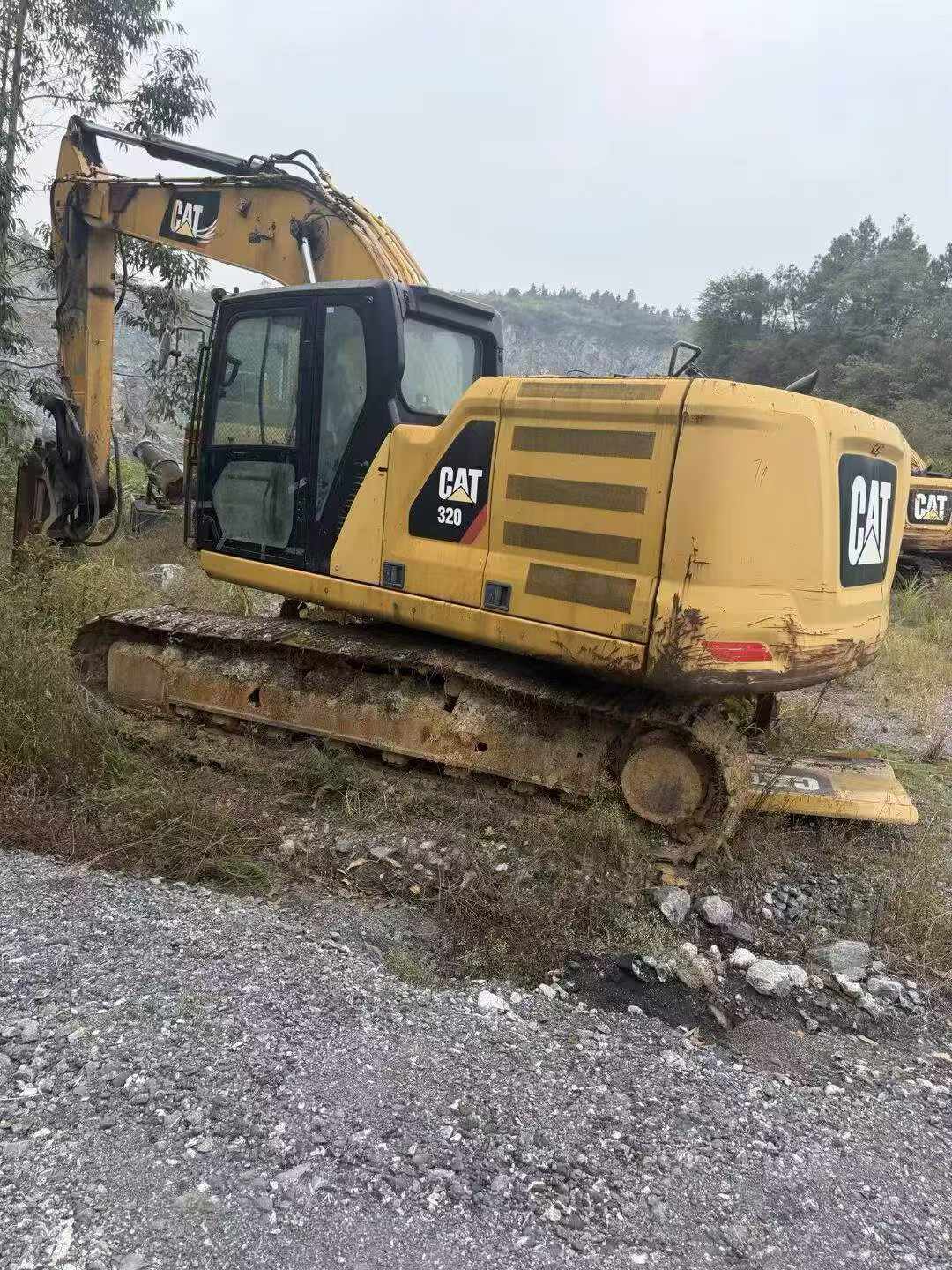 Compre Escavadeira Caterpillar 320A Usada / 2