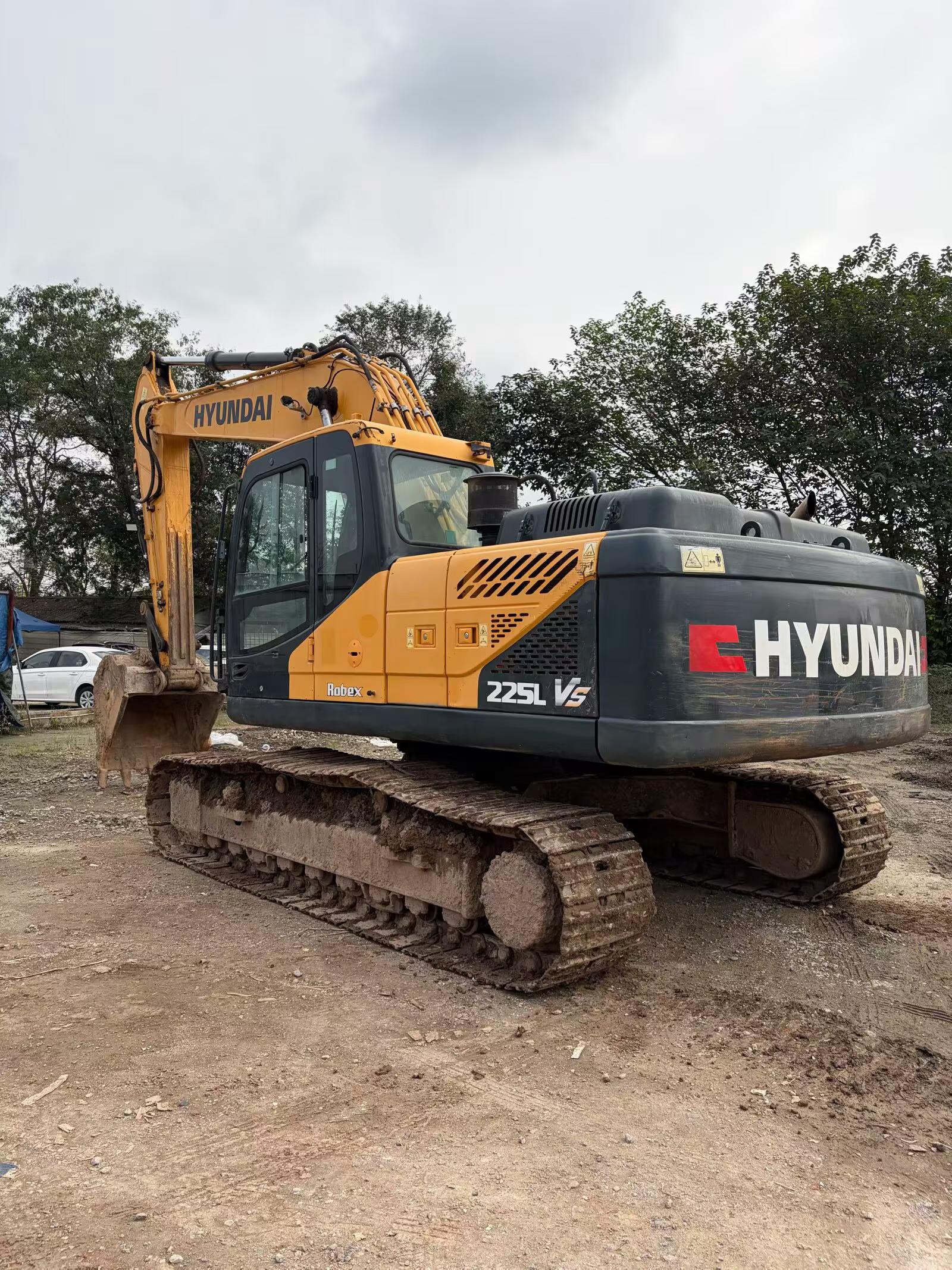 Buy Hyundai R225-7 Used Excavator / 2
