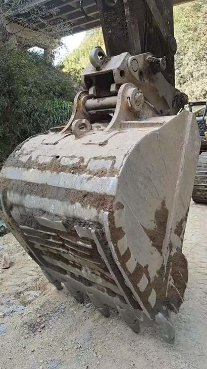 Buy Komatsu PC200-8 Used Excavator / 1