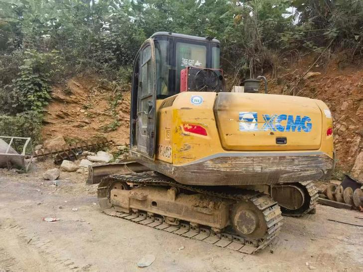Buy XCMG XE75C Used Excavator / 1