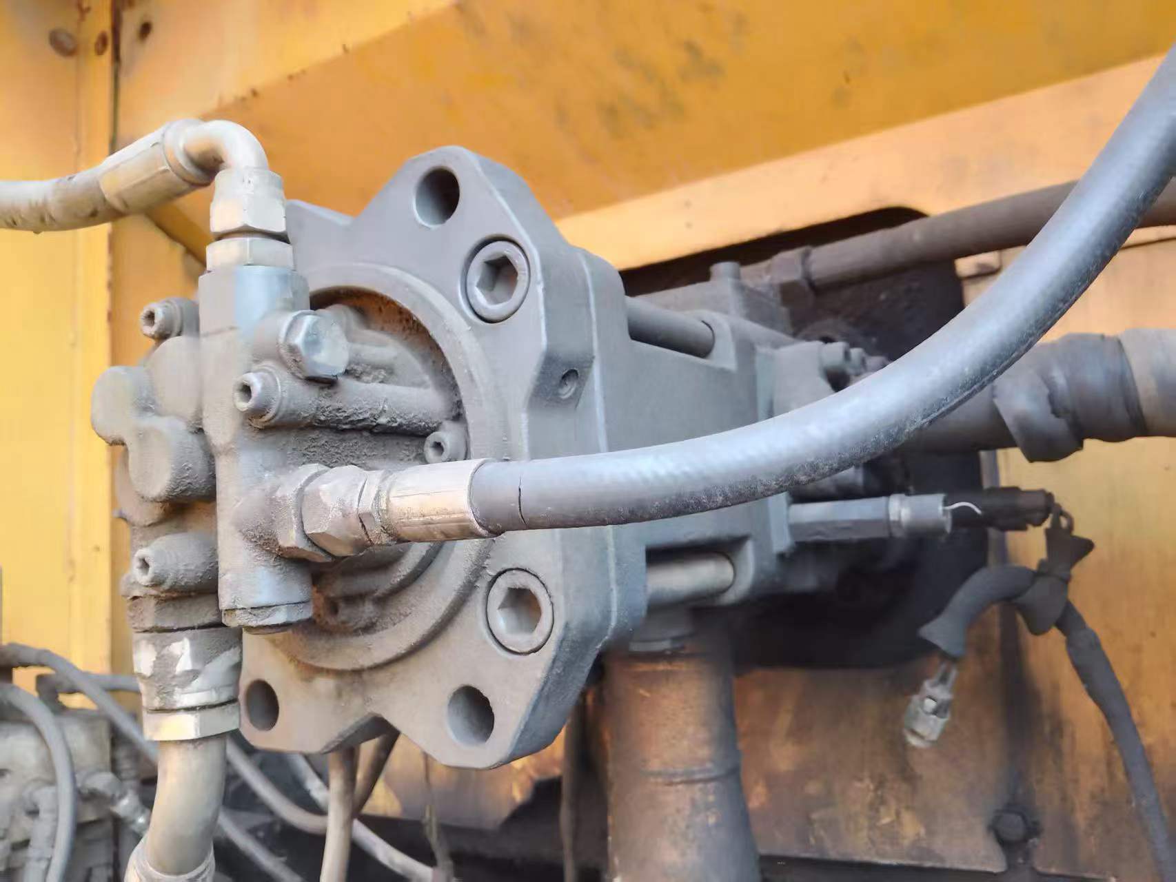 Buy Hyundai R305LVS Used Excavator / 4