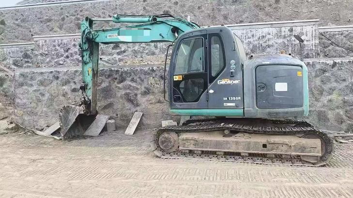 Buy Kobelco SK135 Used Excavator / 1
