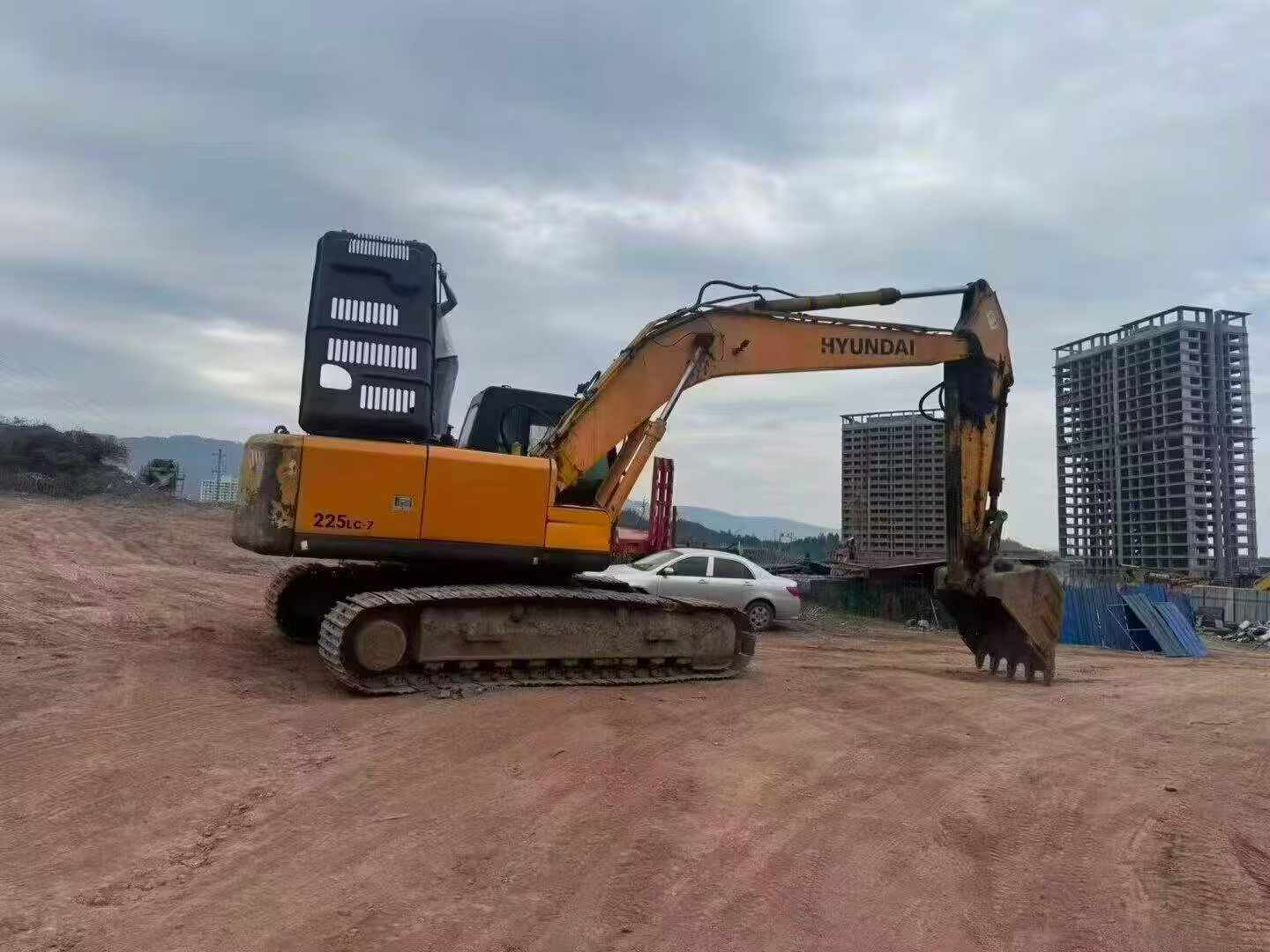 Buy Hyundai R225-7 Used Excavator / 9