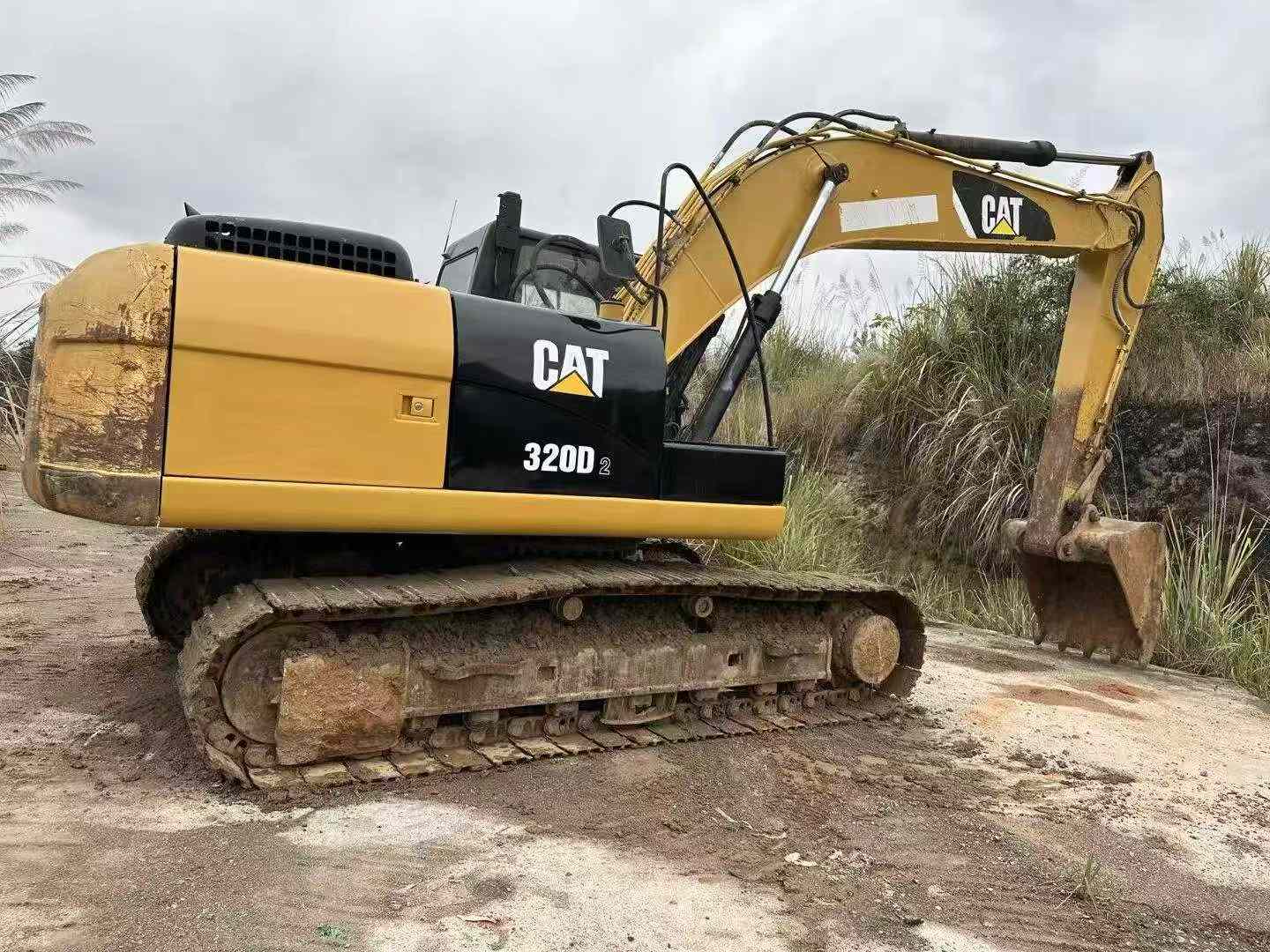 Buy Caterpillar 320D Used Excavator / 6