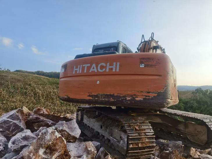 Buy Hitachi EX130H-5 Used Excavator / 1