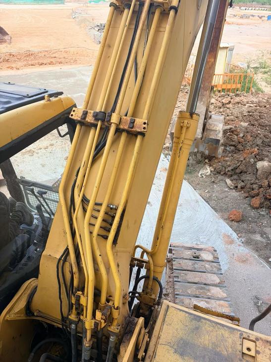 Buy Komatsu PC200-7 Used Excavator / 1