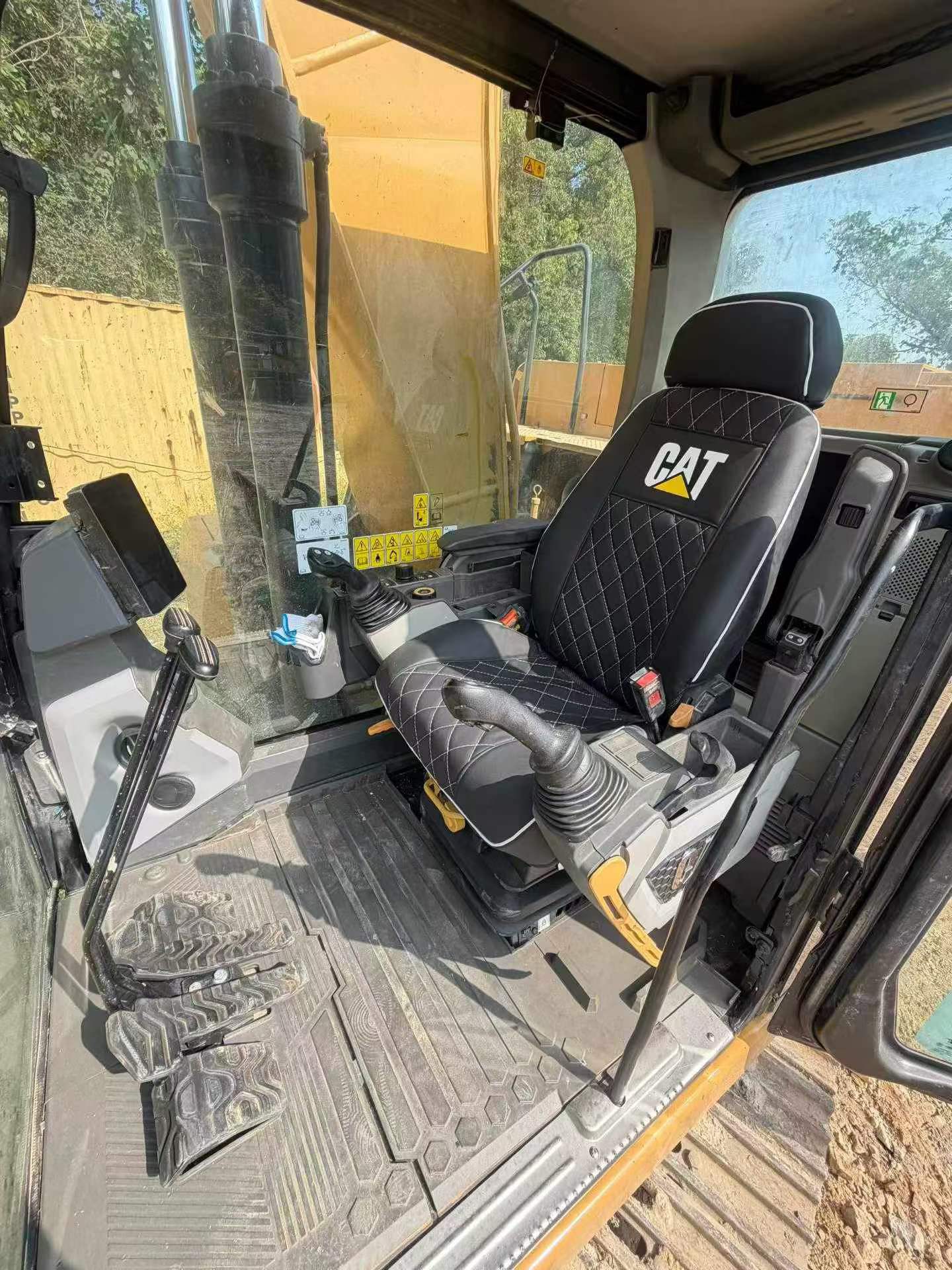 شراء حفارة Caterpillar 320A مستعملة / 8