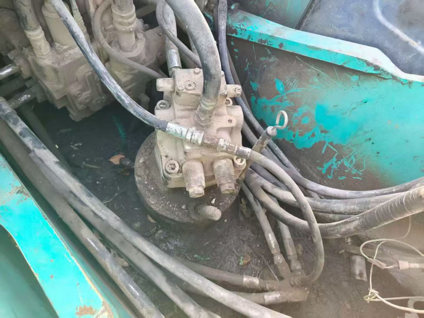 Buy Kobelco SK200 Used Excavator / 3