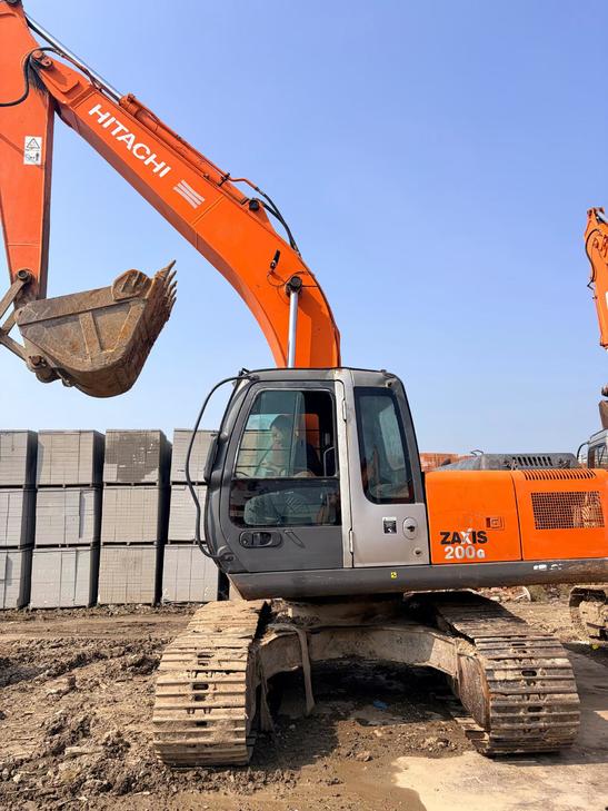 Buy Hitachi ZX200-3G Used Excavator / 1