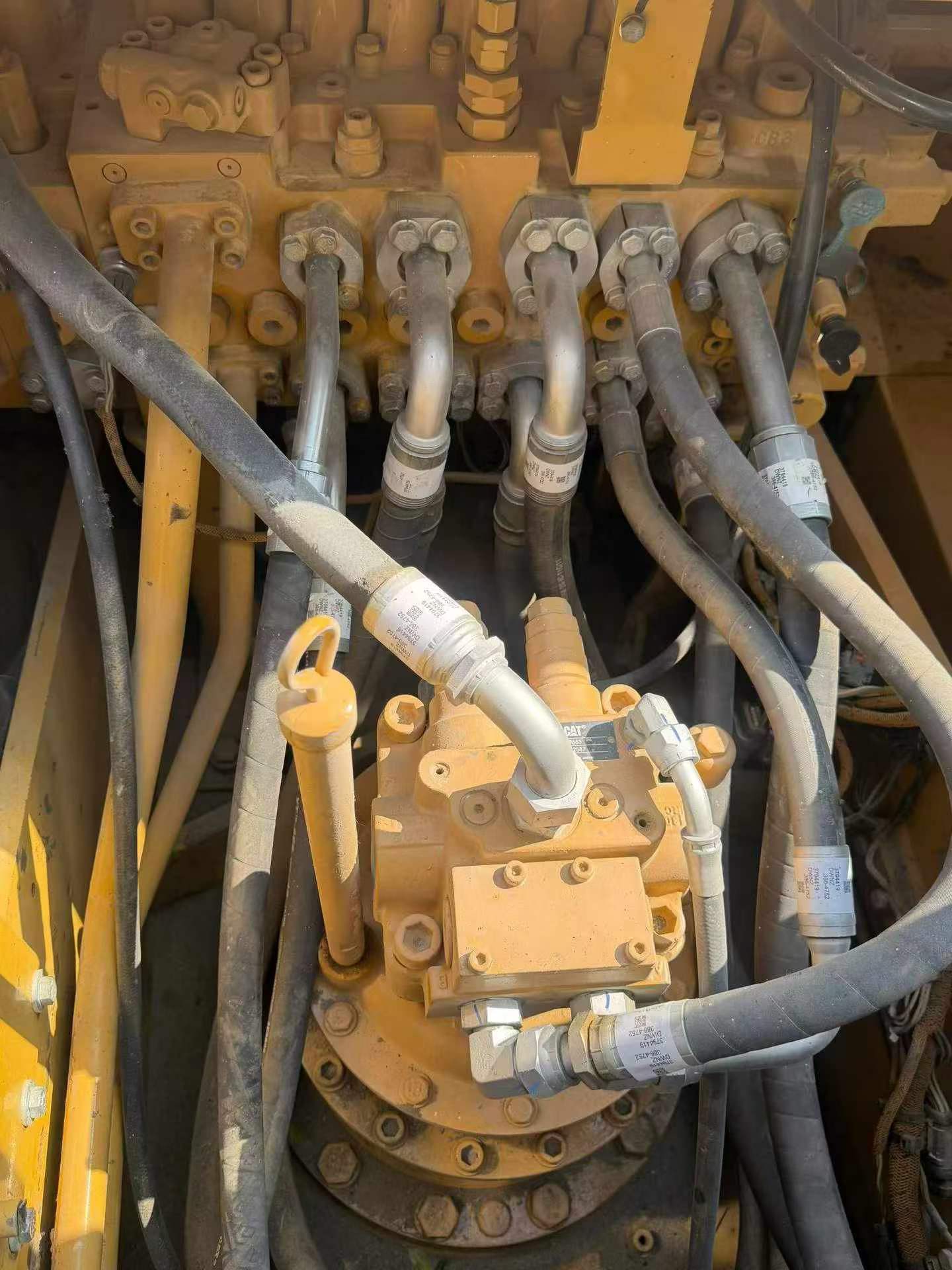 شراء حفارة Caterpillar 320A مستعملة / 4