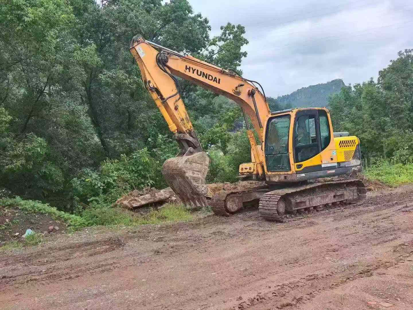 Buy Hyundai R150-7 Used Excavator / 2 Buy Hyundai R150-7 Used Excavator / 2