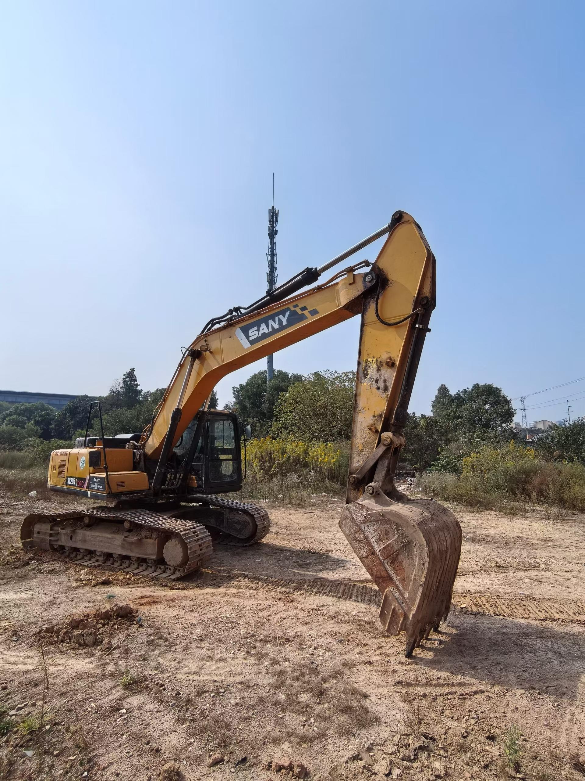 Buy Sany SY205C Used Excavator / 3