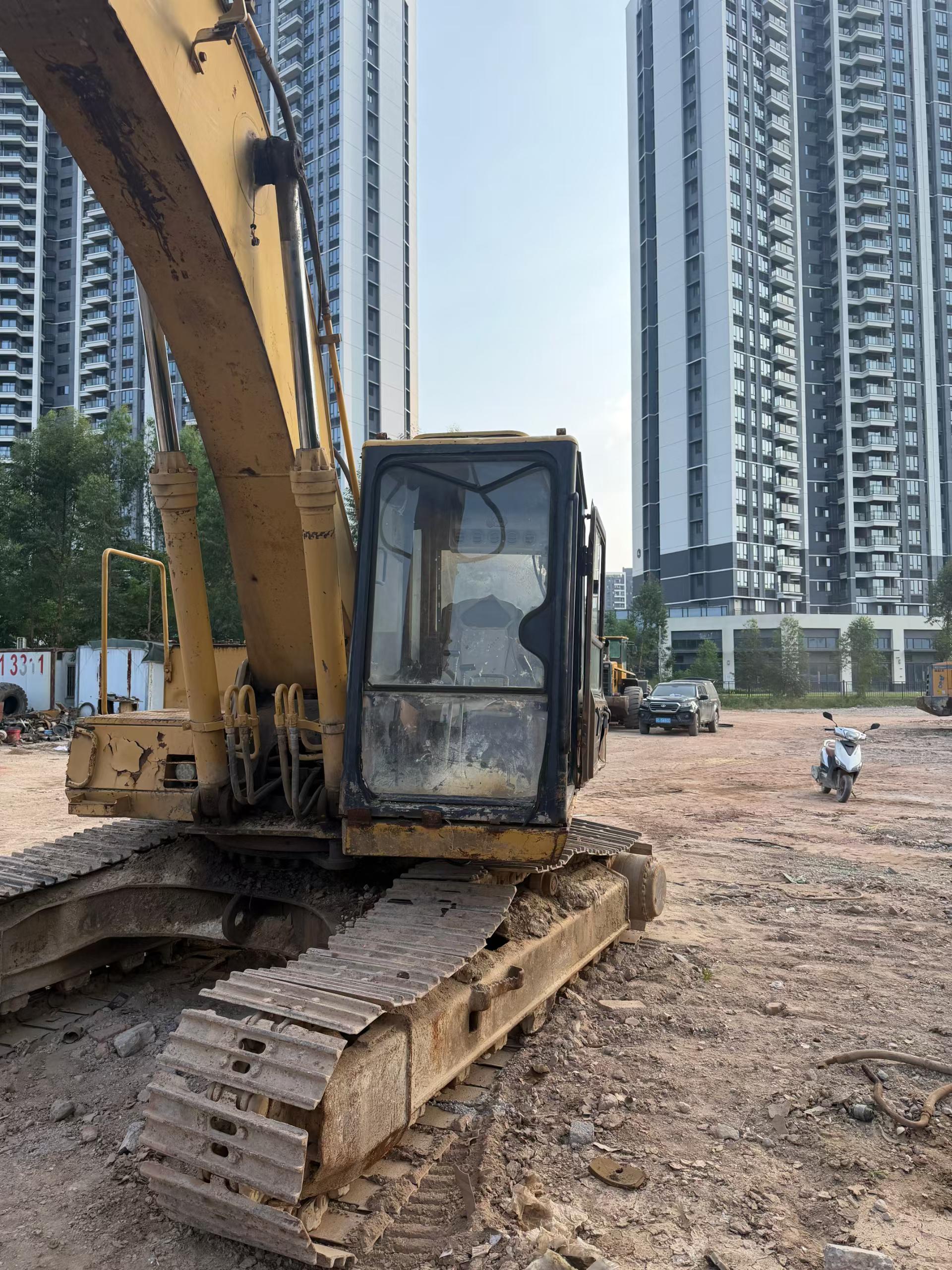 Buy Caterpillar E200B Used Excavator / 2