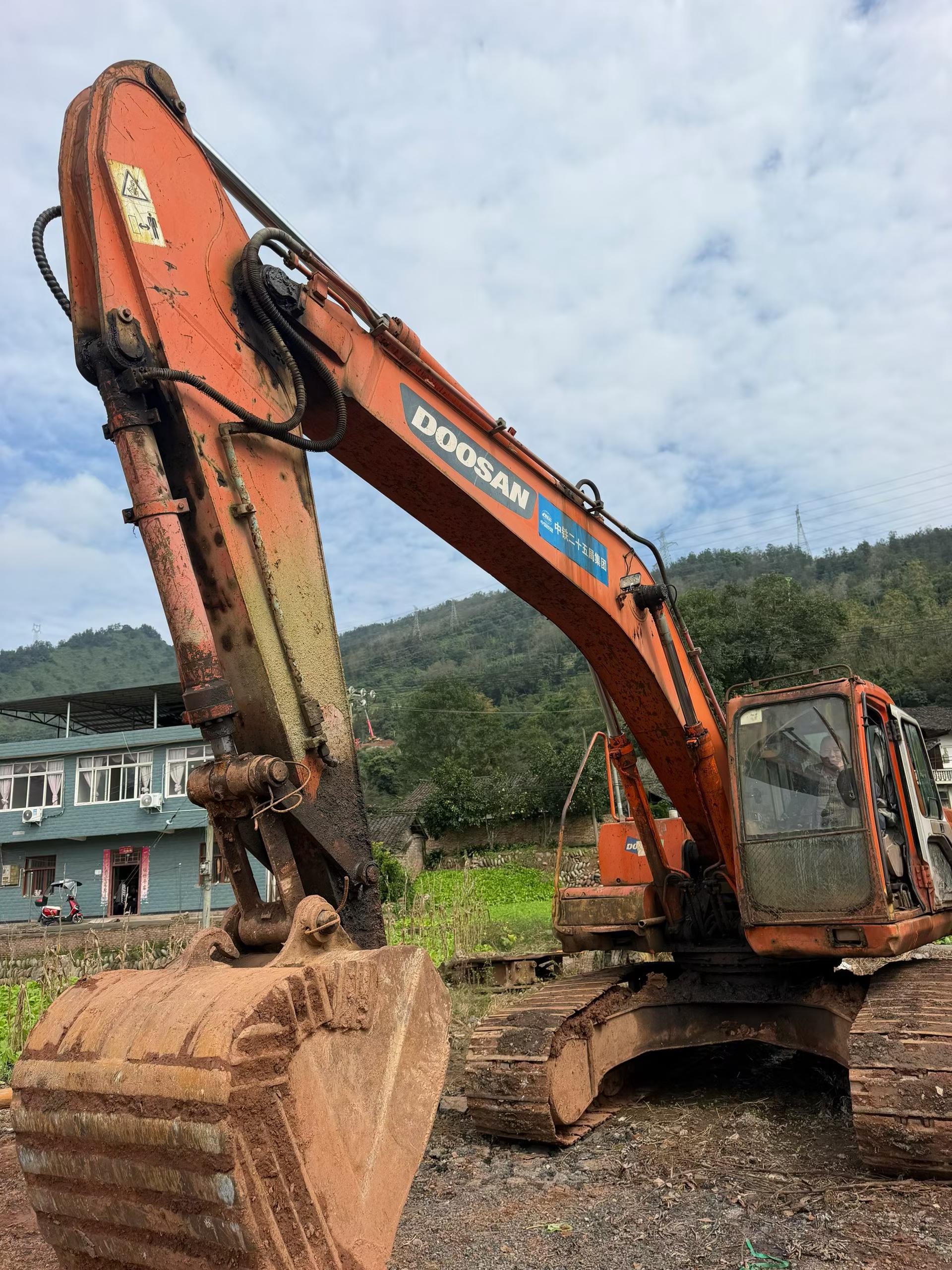 Buy Doosan DH225-7 Used Excavator / 2