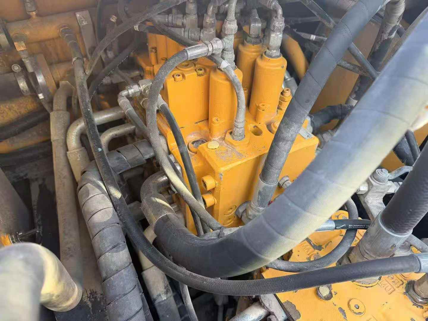 Buy Hyundai R215VS Used Excavator / 4