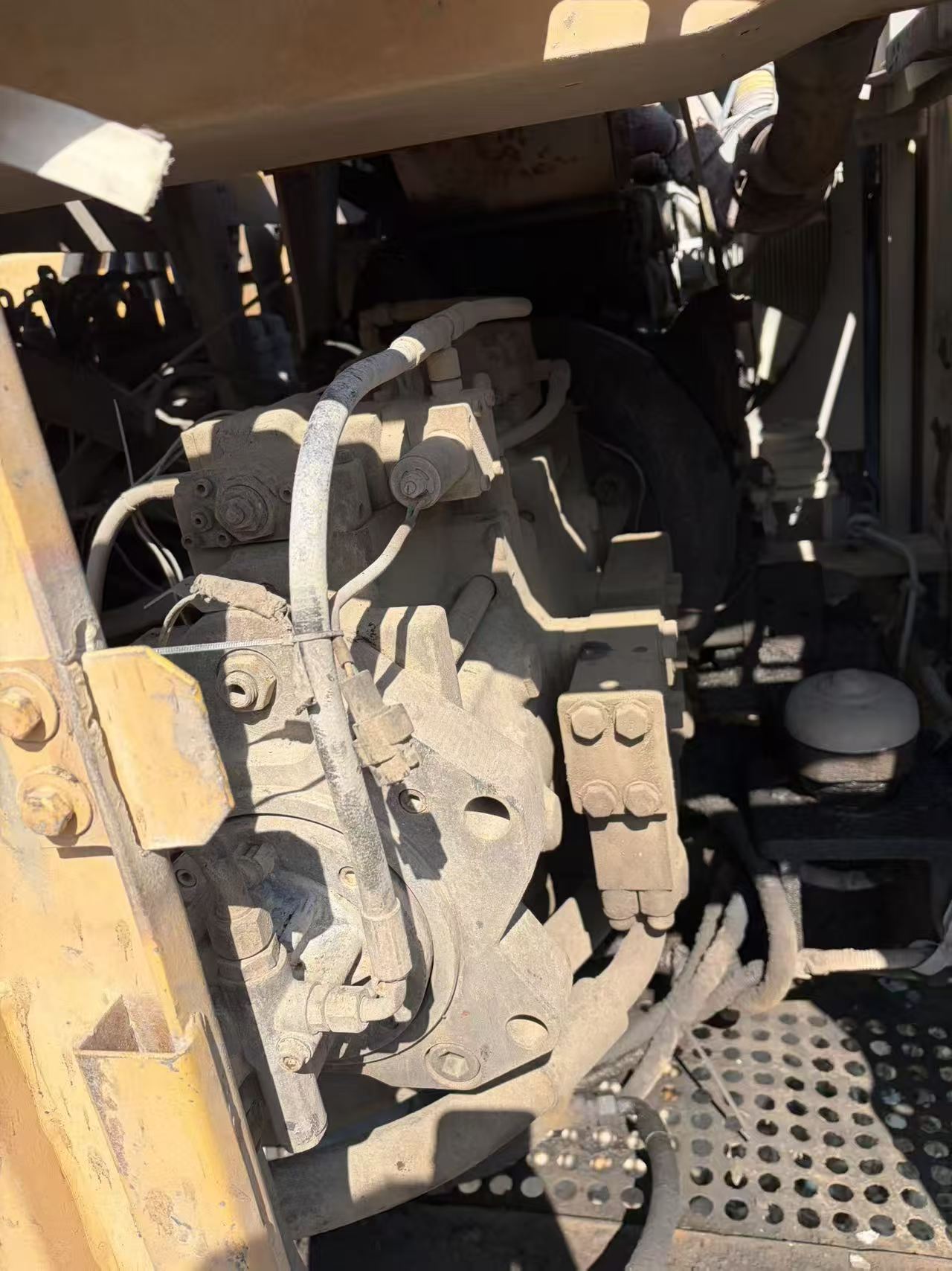 Buy XCMG XE700C Used Excavator / 2
