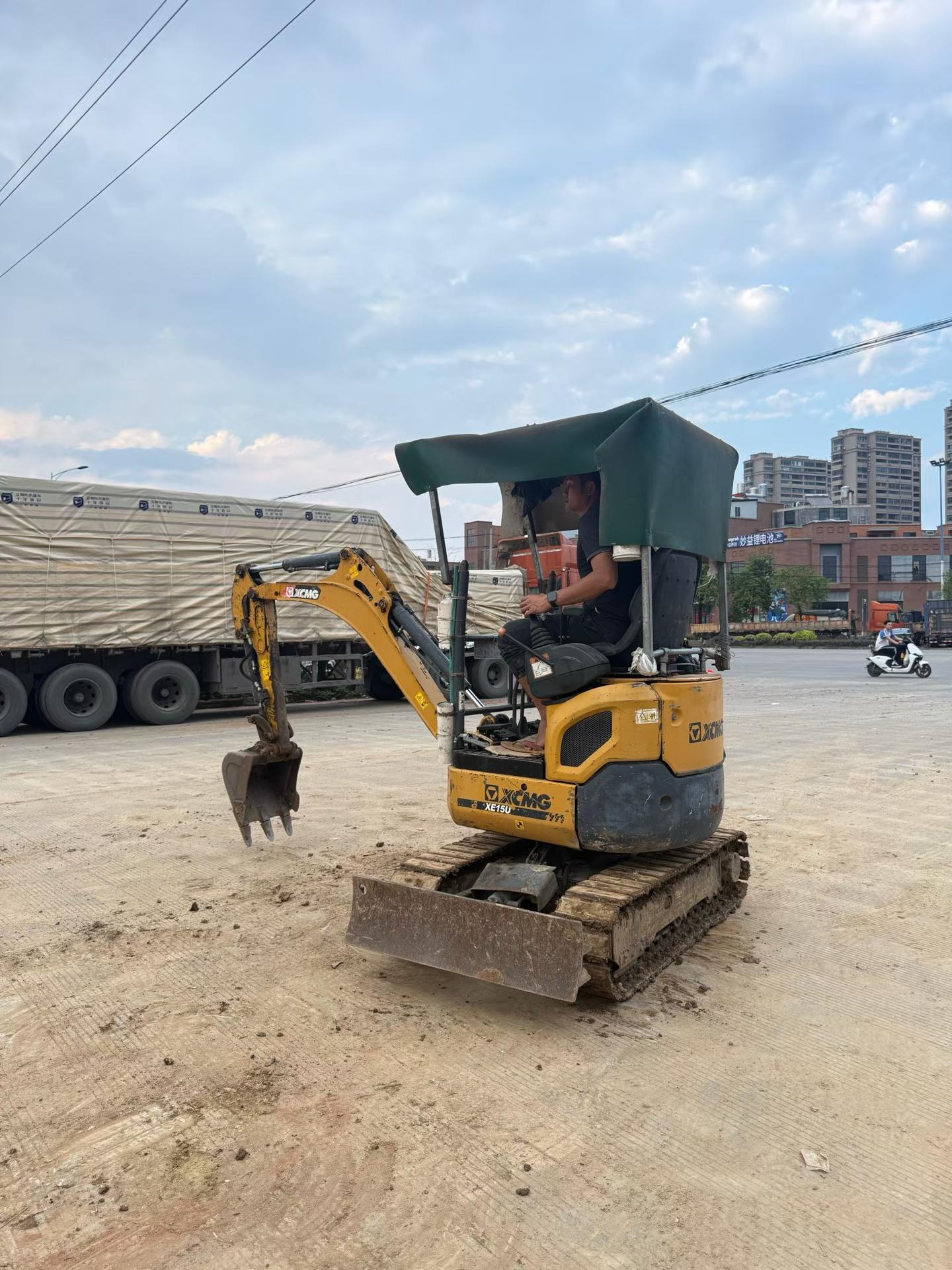 Buy XCMG XE15 Used Excavator / 9