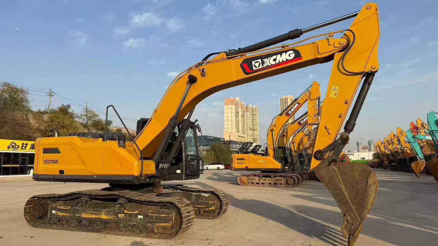 Buy XCMG XE270DK Used Excavator / 2