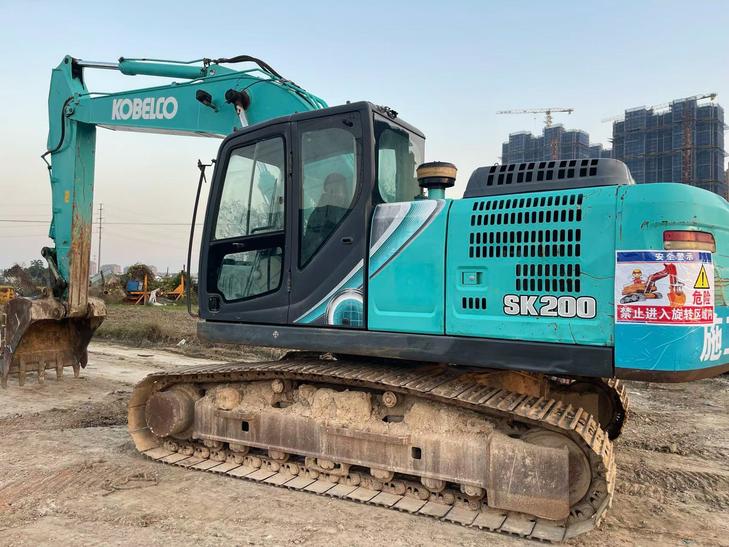 Buy Kobelco SK200 Used Excavator / 1