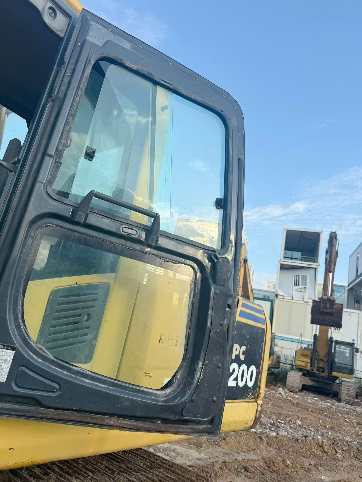 Buy Komatsu PC200-8 Used Excavator / 4