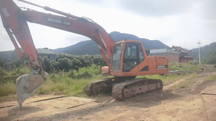 Buy Doosan DH215-7 Used Excavator / 1