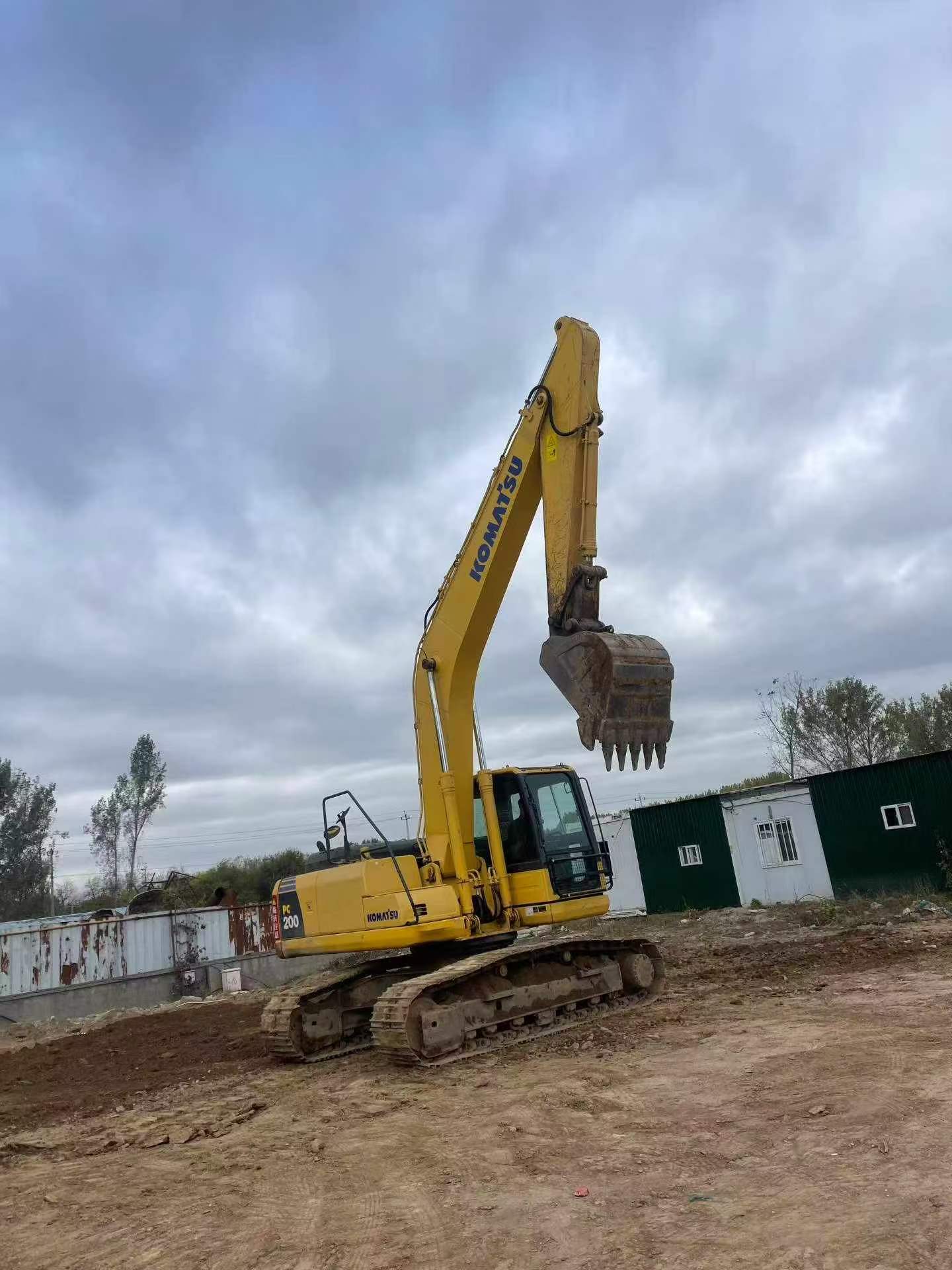 Compre Escavadeira Komatsu PC200-8 Usada / 4