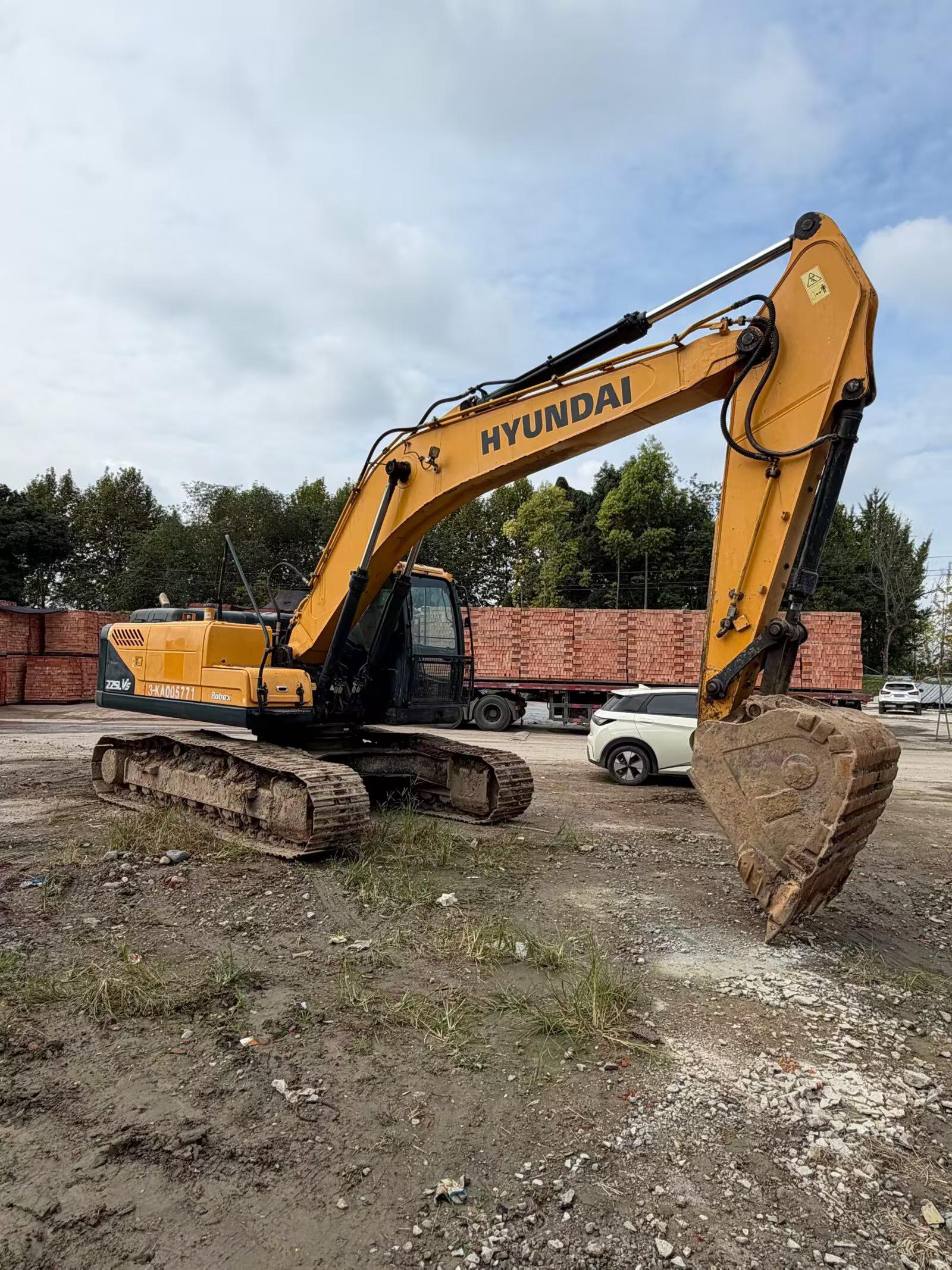 Buy Hyundai R225-7 Used Excavator / 5