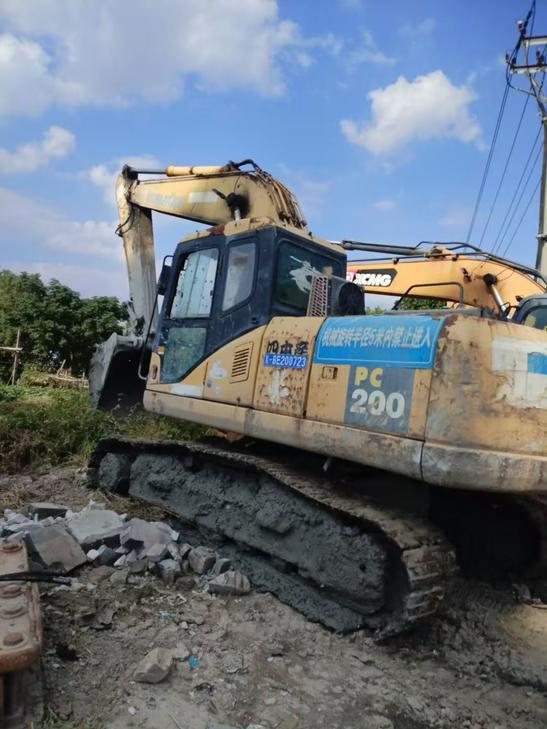 Buy Komatsu PC200-7 Used Excavator / 1