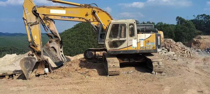 Buy Kato HD823 Used Excavator / 1